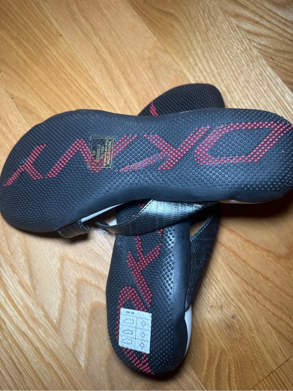 DKNY Women’s Size 10 Black White Red Graphic Thong Sandals Y2K